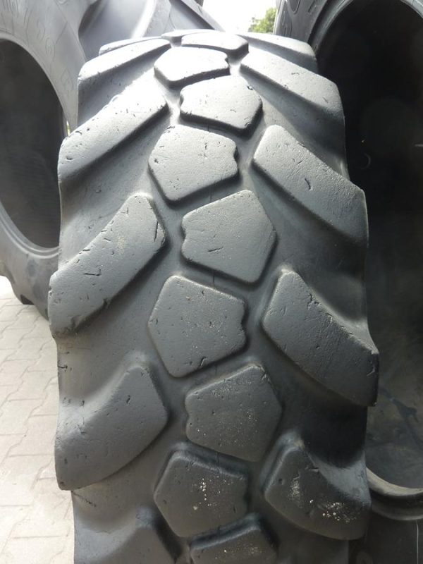 2x Opona używana przemysłowa 15.5-25 JCB SITEMASTER 1400zł W3391 - obrazek 5