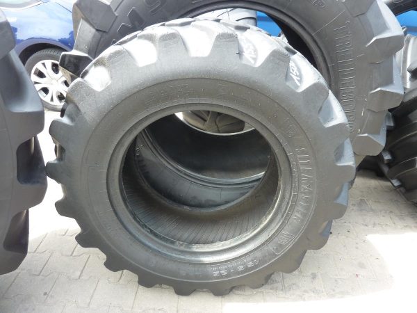 2x Opona używana przemysłowa 15.5-25 JCB SITEMASTER 1400zł W3391 - obrazek 2