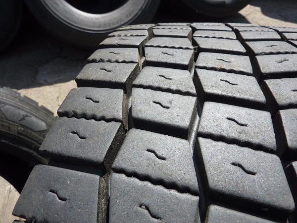 Opona używana ciężarowa 295/60R22.5 HANKOOK DH 31 700zł C2065 - obrazek 4