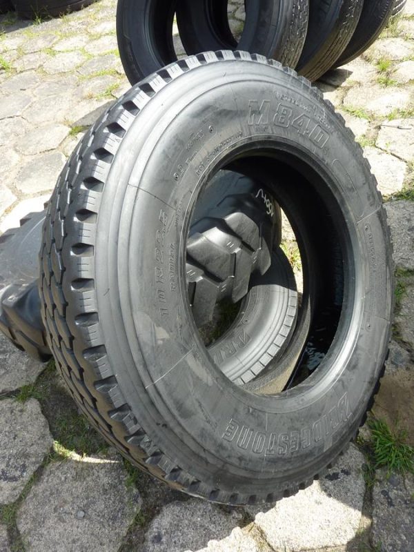Opona używana ciężarowa 10R22.5 BRIDGESTONE M840; 500zł C2086 - obrazek 2