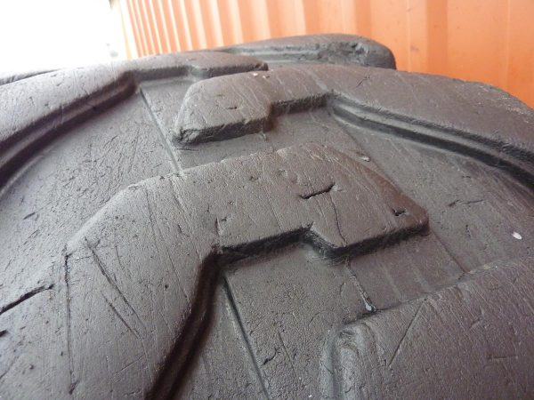 Opona używana przemysłowa 16.9-24 ; 440/80-24 CAMSO BACKHOE 1000zł W2882 - obrazek 7