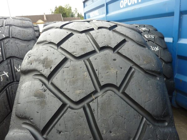 2 x Opona używana przemysłowa 23.5R25 MICHELIN XADN+ 2500zł W3551 - obrazek 3