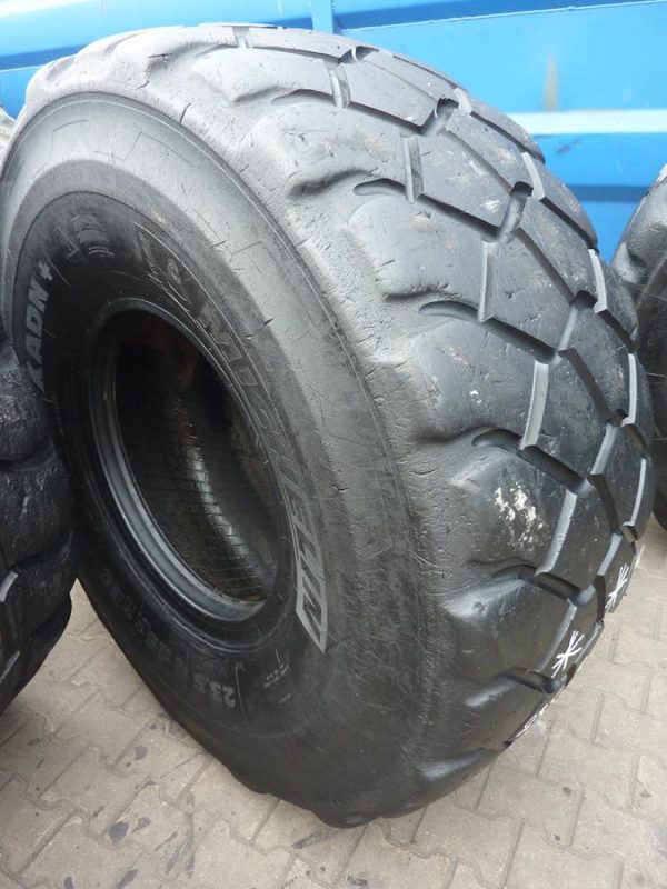 2 x Opona używana przemysłowa 23.5R25 MICHELIN XADN+ 2500zł W3551 - obrazek 9