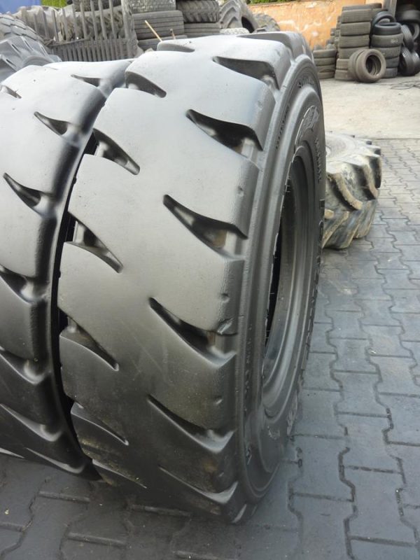 2 x Opona używana przemysłowa 12.00-20 SOLIDEAL PORTMASTER 600zł W3566 - obrazek 4