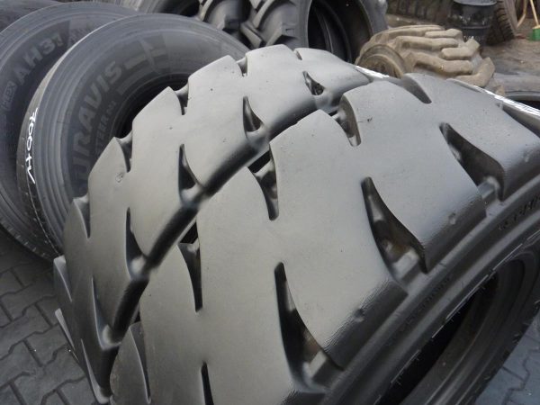 2 x Opona używana przemysłowa 12.00-20 SOLIDEAL PORTMASTER 600zł W3566 - obrazek 5