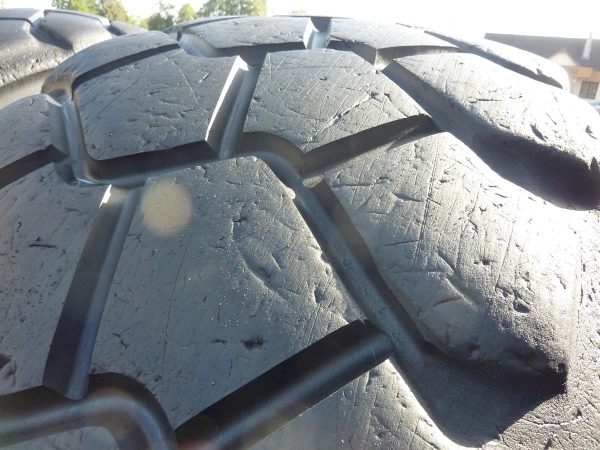 2 x Opona używana przemysłowa 23.5R25 MICHELIN XADN+ 2500zł W3579 - obrazek 10
