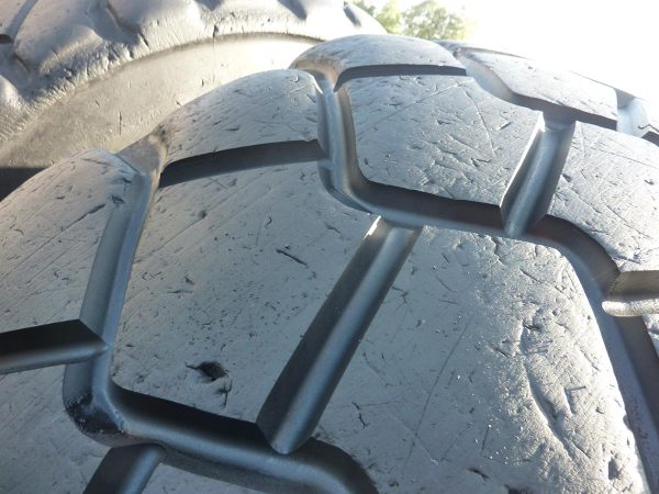 2 x Opona używana przemysłowa 23.5R25 MICHELIN XADN+ 2500zł W3579 - obrazek 11