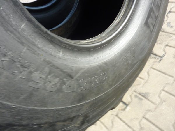 2 x Opona używana przemysłowa 23.5R25 MICHELIN XADN+ 2500zł W3579 - obrazek 3