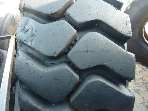 Opona używana przemysłowa 23.5R25 BRIDGESTONE SUPER DEEP VSDT 4000zł W3581 - obrazek 2