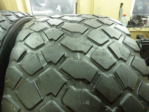 2x Opona używana rolnicza 600/65R26.5 MICHELIN CARGO X BIB 1500zł W3626 - obrazek 3