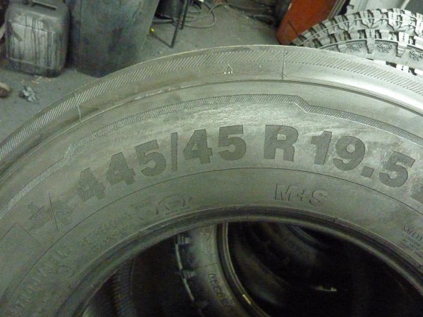 Opona używana ciężarowa 445/45R19.5 CONTINENTAL CONTI HYBRID HT3; 700zł C2171 - obrazek 3