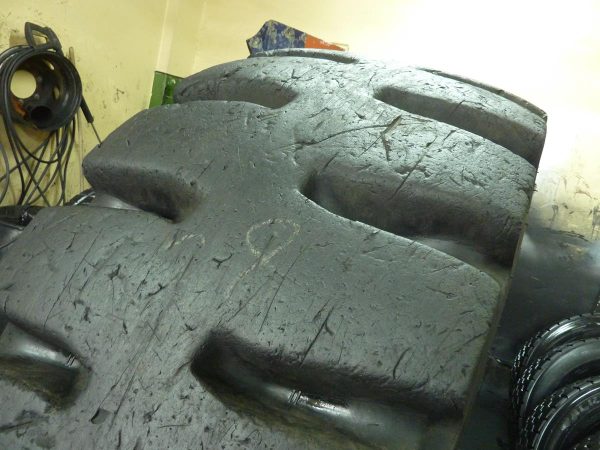 2x Opona używana przemysłowa 23.5R25 BRIDGESTONE VSD-LUG 4500zł W3668 - obrazek 3