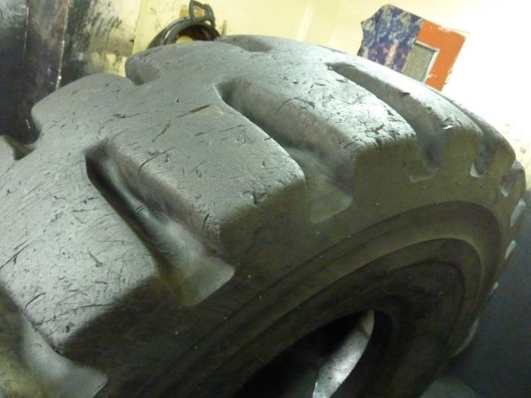 2x Opona używana przemysłowa 23.5R25 BRIDGESTONE VSD-LUG 4500zł W3668 - obrazek 2