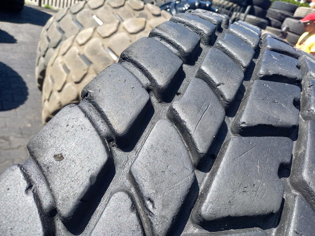 Opona używana przemysłowa 385/95R25 MICHELIN X-CRANE AT 1000zł W5037 - obrazek 6