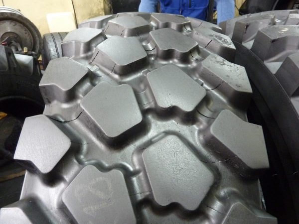 2x Opona używana przemysłowa 14.00R20 MICHELIN XZL+ 1000zł W3674 - obrazek 6