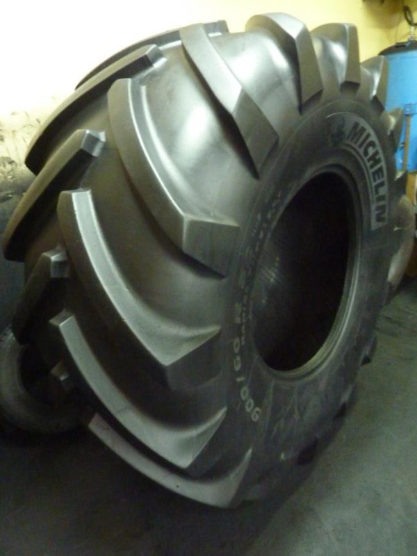 Opona używana rolnicza 900/60R32 MICHELIN MEGAXBIB 5800zł W3687 - obrazek 2