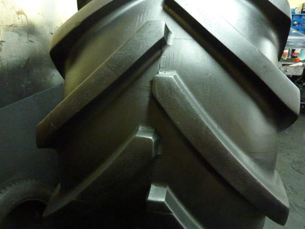 Opona używana rolnicza 900/60R32 MICHELIN MEGAXBIB 5800zł W3687 - obrazek 4
