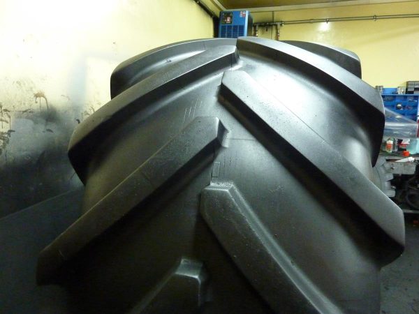 Opona używana rolnicza 900/60R32 MICHELIN MEGAXBIB 5800zł W3687 - obrazek 5
