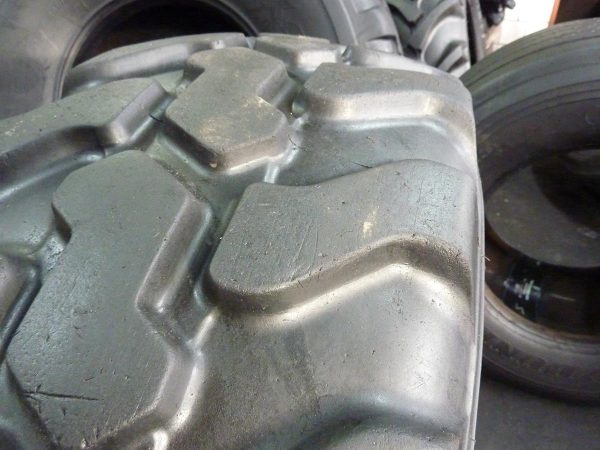 Opona używana przemysłowa 365/70R18 MITAS EM01; 600zł W3706 - obrazek 5