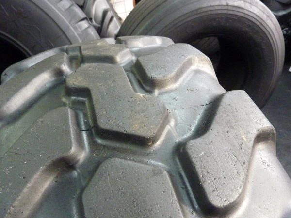 Opona używana przemysłowa 365/70R18 MITAS EM01; 600zł W3706 - obrazek 6