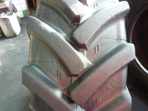 Opona używana przemysłowa 405/70R24 16/70-24 MITAS MPT01; 1000zł W3721 - obrazek 2