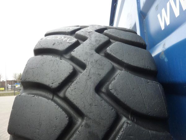 Opona używana przemysłowa 23.5R25 GOODYEAR GP-4B AT 3000zł W3731 - obrazek 3