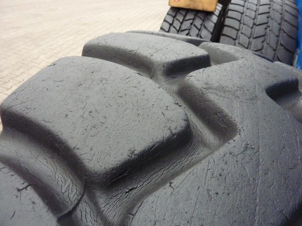 Opona używana przemysłowa 23.5R25 GOODYEAR GP-4B AT 3000zł W3731 - obrazek 5