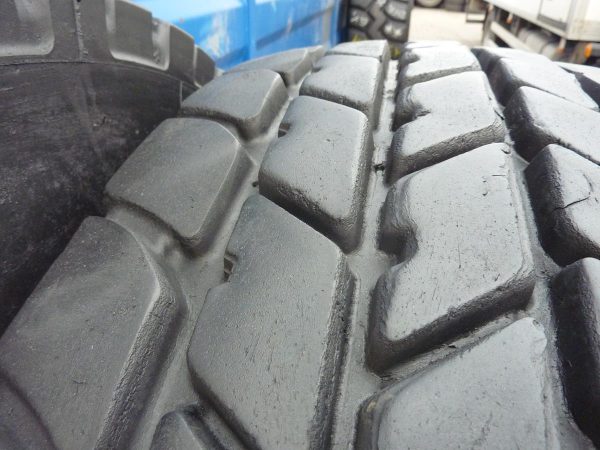 Opona używana przemysłowa 385/95R25 MICHELIN X-CRANE AT 2800zł W3732 - obrazek 6