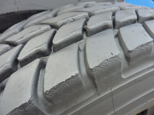 Opona używana przemysłowa 385/95R25 MICHELIN X-CRANE AT 2800zł W3732 - obrazek 18