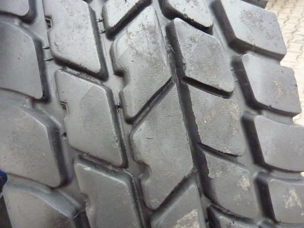 Opona używana przemysłowa 385/95R25 MICHELIN X-CRANE AT 2800zł W3732 - obrazek 8