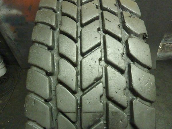 Opona używana przemysłowa 385/95R25 MICHELIN X-CRANE AT 1800zł W3747 - obrazek 2