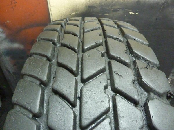 Opona używana przemysłowa 385/95R25 MICHELIN X-CRANE AT 1800zł W3747 - obrazek 3