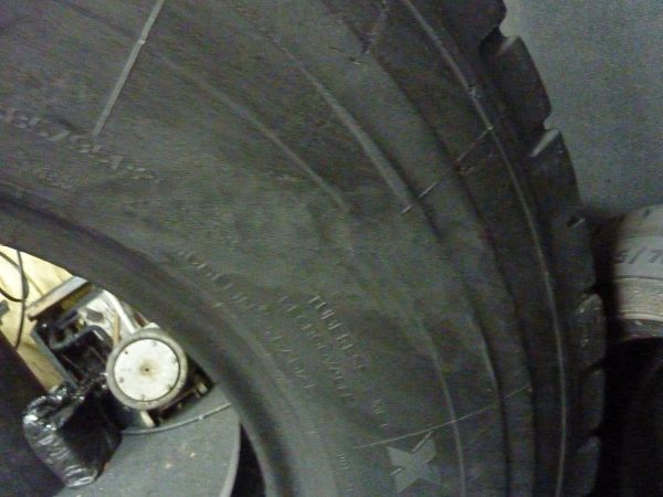 Opona używana przemysłowa 385/95R25 MICHELIN X-CRANE AT 1800zł W3747 - obrazek 7
