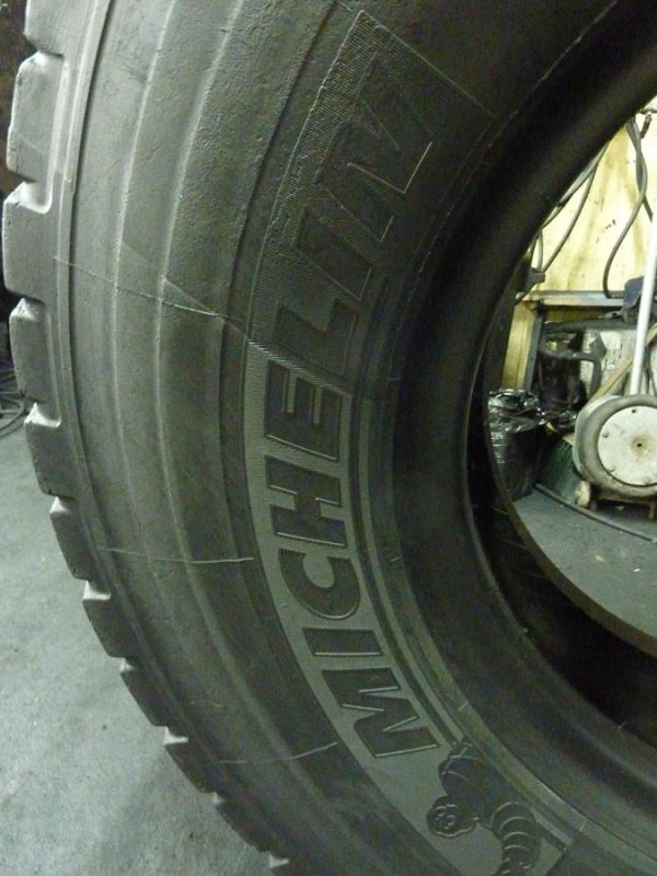 Opona używana przemysłowa 385/95R25 MICHELIN X-CRANE AT 1800zł W3747 - obrazek 16