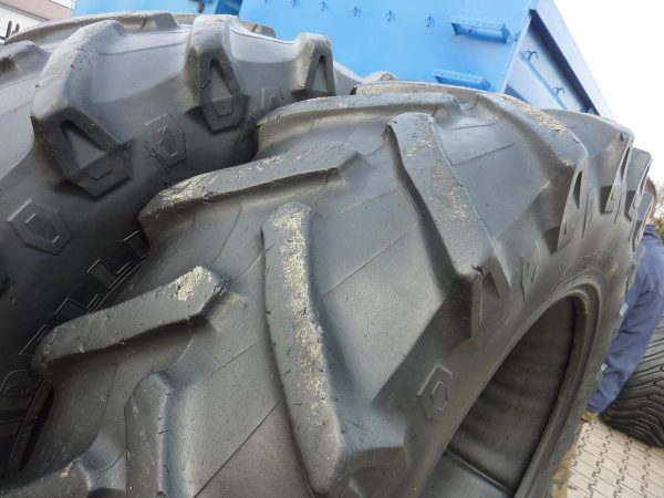 2x Opona używana rolnicza 480/70R38 PIRELLI TM700; 1400zł W3762 - obrazek 9