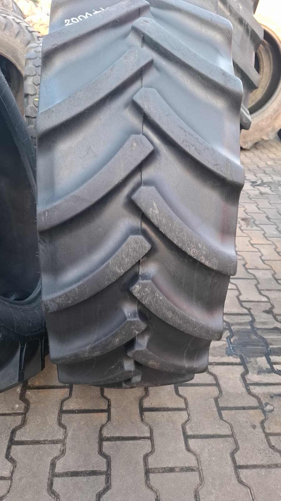 2x Opona używana rolnicza 440/65R28 MITAS AC65; 1000zł W3698 - obrazek 15