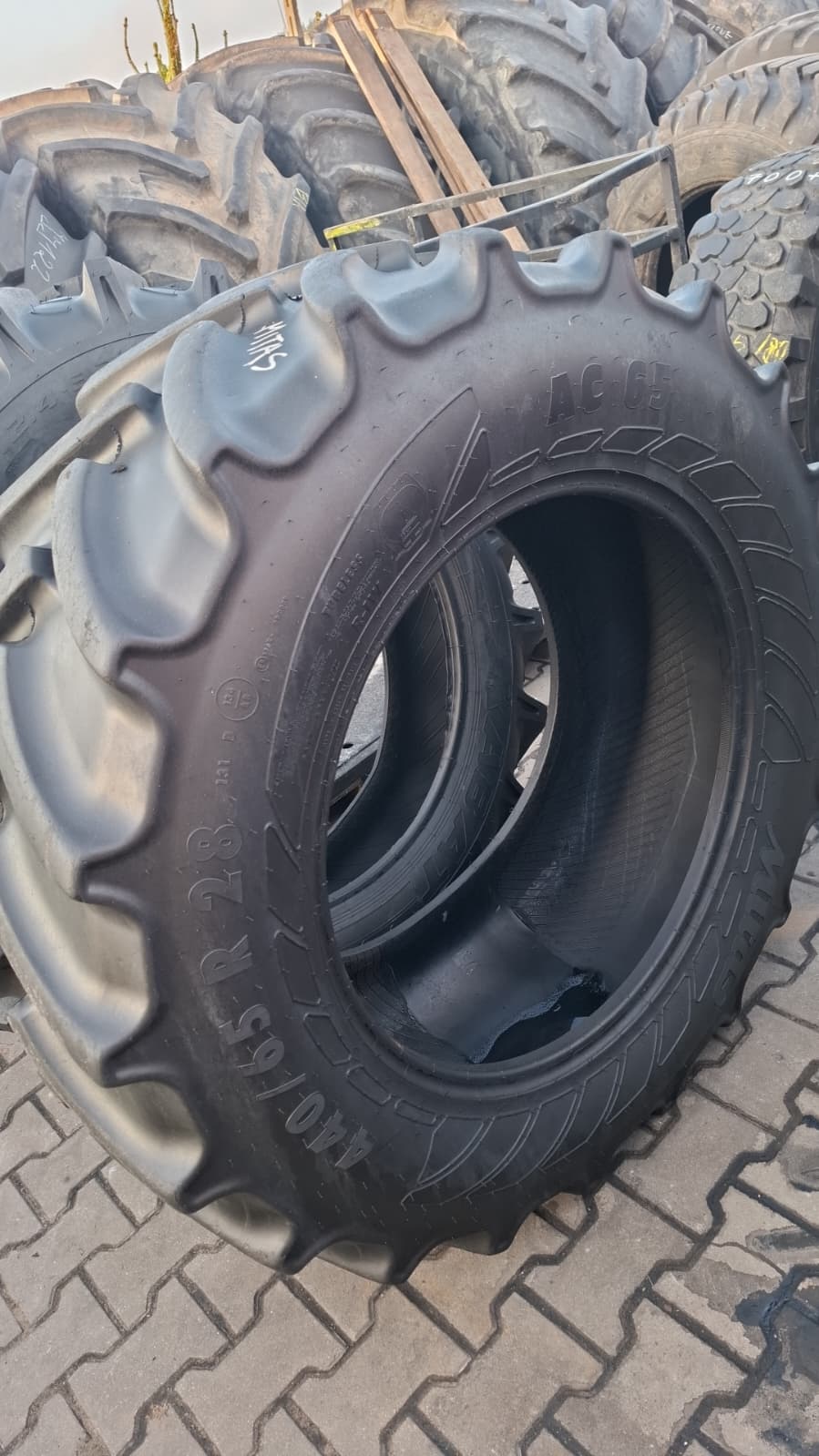 2x Opona używana rolnicza 440/65R28 MITAS AC65; 1000zł W3698 - obrazek 17