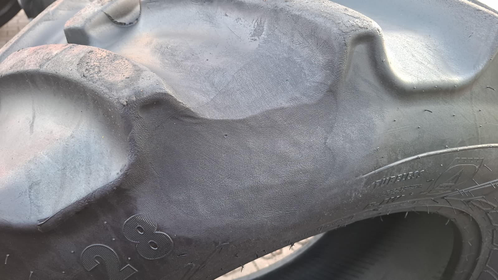 2x Opona używana rolnicza 440/65R28 MITAS AC65; 1000zł W3698 - obrazek 9