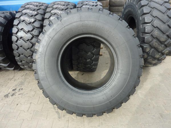 4x Opona używana przemysłowa 17.5R25 445/80R25 JCB EARTHMOVER 1800zł W3839 - obrazek 2