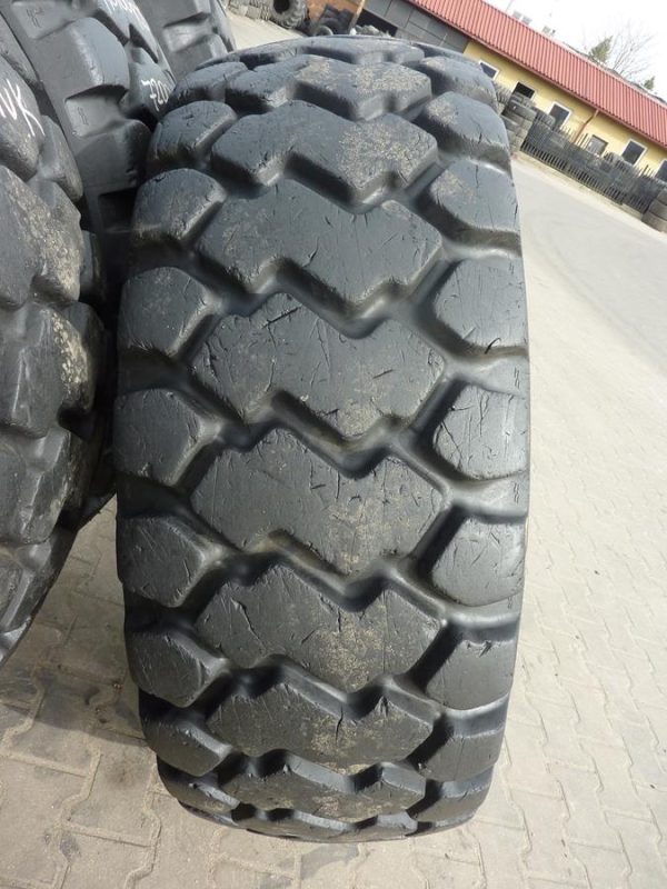 4x Opona używana przemysłowa 17.5R25 445/80R25 JCB EARTHMOVER 1800zł W3839 - obrazek 4