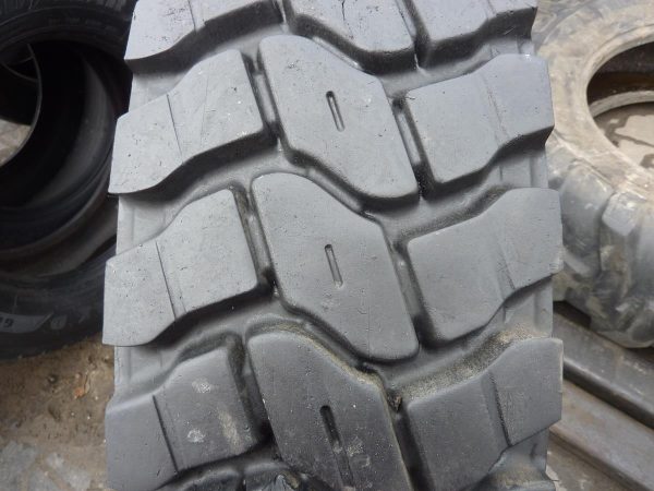 Opona używana ciężarowa 13R22.5 DAYTON D8000; 800zł C2229 - obrazek 4