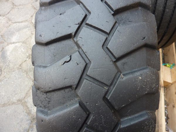 Opona używana przemysłowa 335/80R18 12.5R18 MICHELIN XZSL 600zł W3883 - obrazek 4