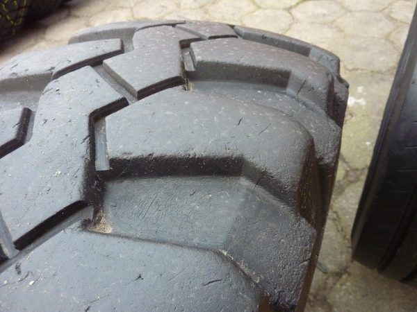 Opona używana przemysłowa 335/80R18 12.5R18 MICHELIN XZSL 600zł W3883 - obrazek 6