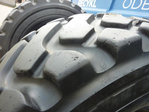 Opona używana przemysłowa 23.5R25 MICHELIN XHAZ 4900zł W3893 - obrazek 4