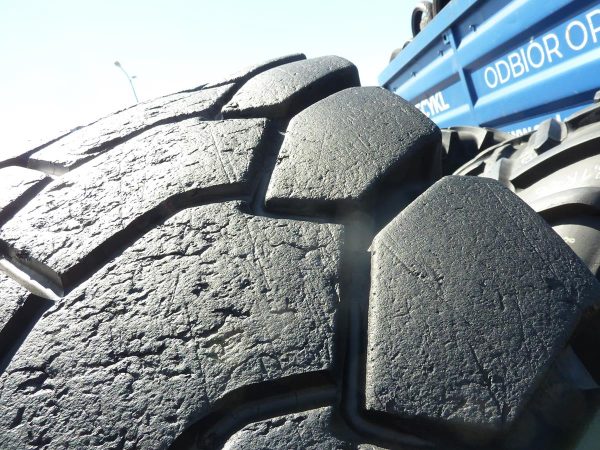 Opona używana przemysłowa 21.00R33 MICHELIN X-TRACTION 3000zł W3914 - obrazek 9