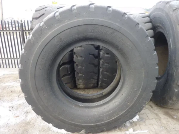 Opona używana przemysłowa 18.00R33 BRIDGESTONE COTAINER HANDLER SS 1000zł W350 - obrazek 2