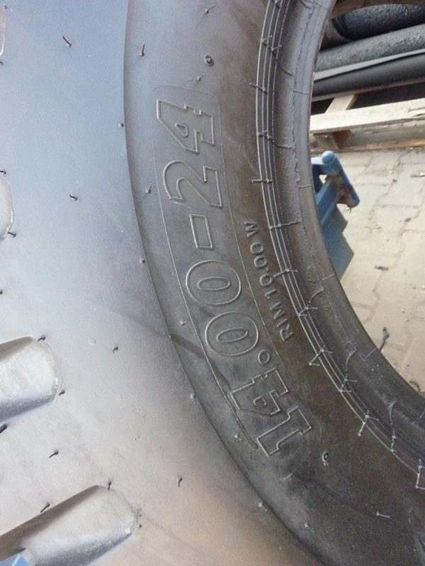 Opona używana przemysłowa 14.00-24 BKT ROCK GRIP 999zł W2455 - obrazek 3