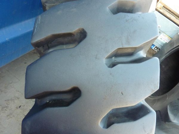 Opona używana przemysłowa 14.00-24 BKT ROCK GRIP 999zł W2455 - obrazek 4