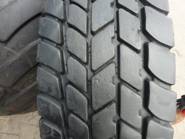 Opona używana przemysłowa 385/95R25 MICHELIN X-CRANE+ 1900zł W3938 - obrazek 4