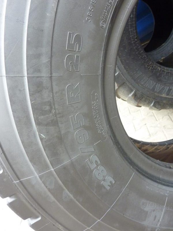 Opona używana przemysłowa 385/95R25 MICHELIN X-CRANE+ 1900zł W3938 - obrazek 3